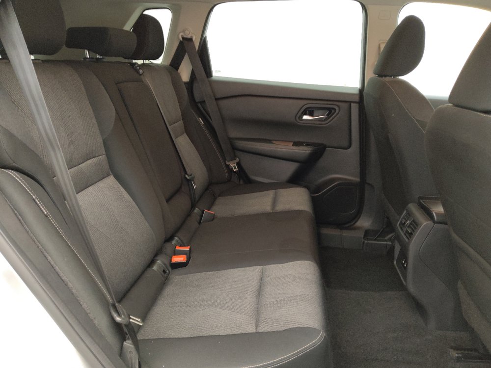 Used 2025 Nissan Rogue SV AWD/4WD image 19