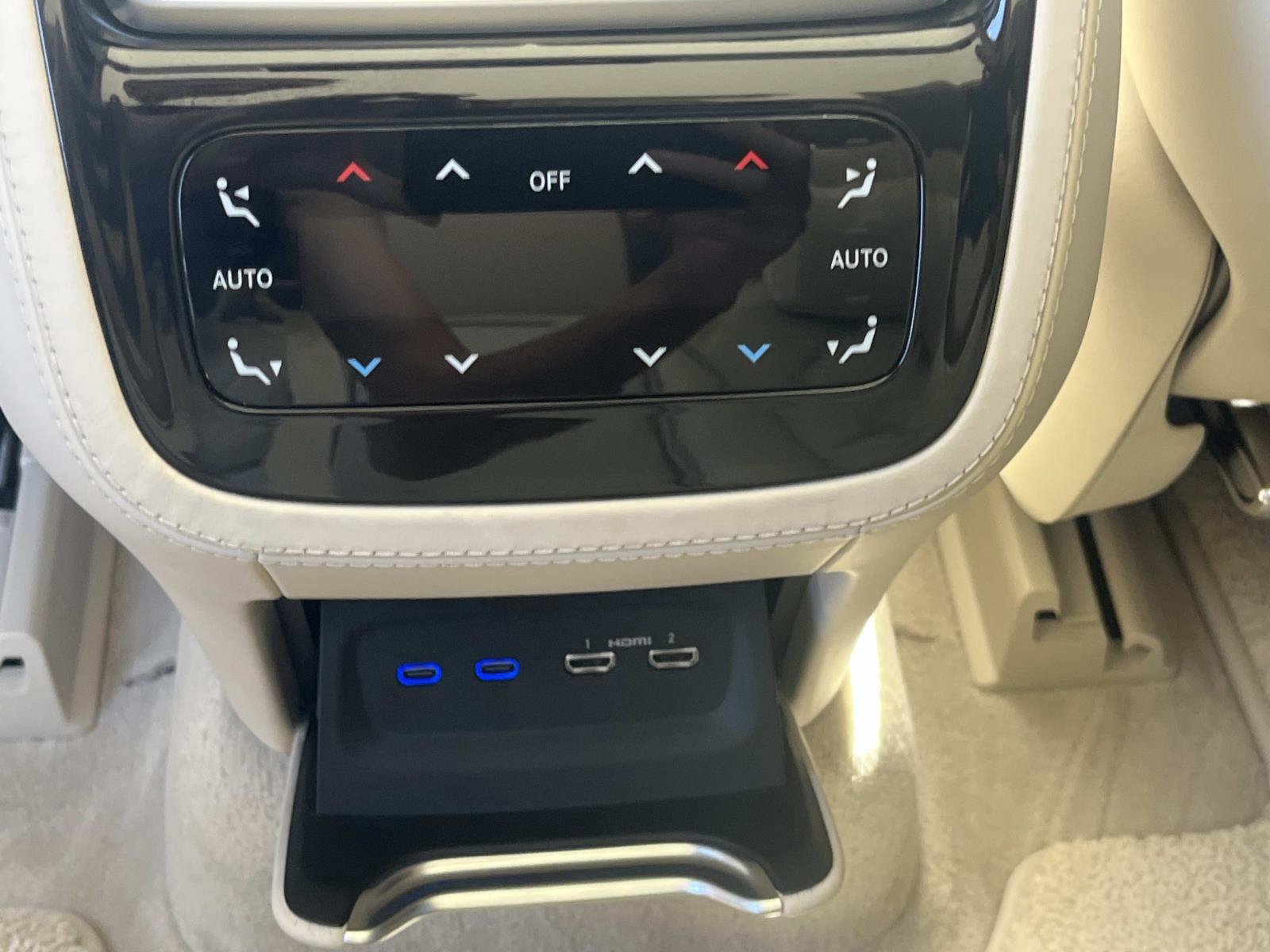 Certified 2024 Mercedes-Benz Maybach EQS 680 4MATIC image 16