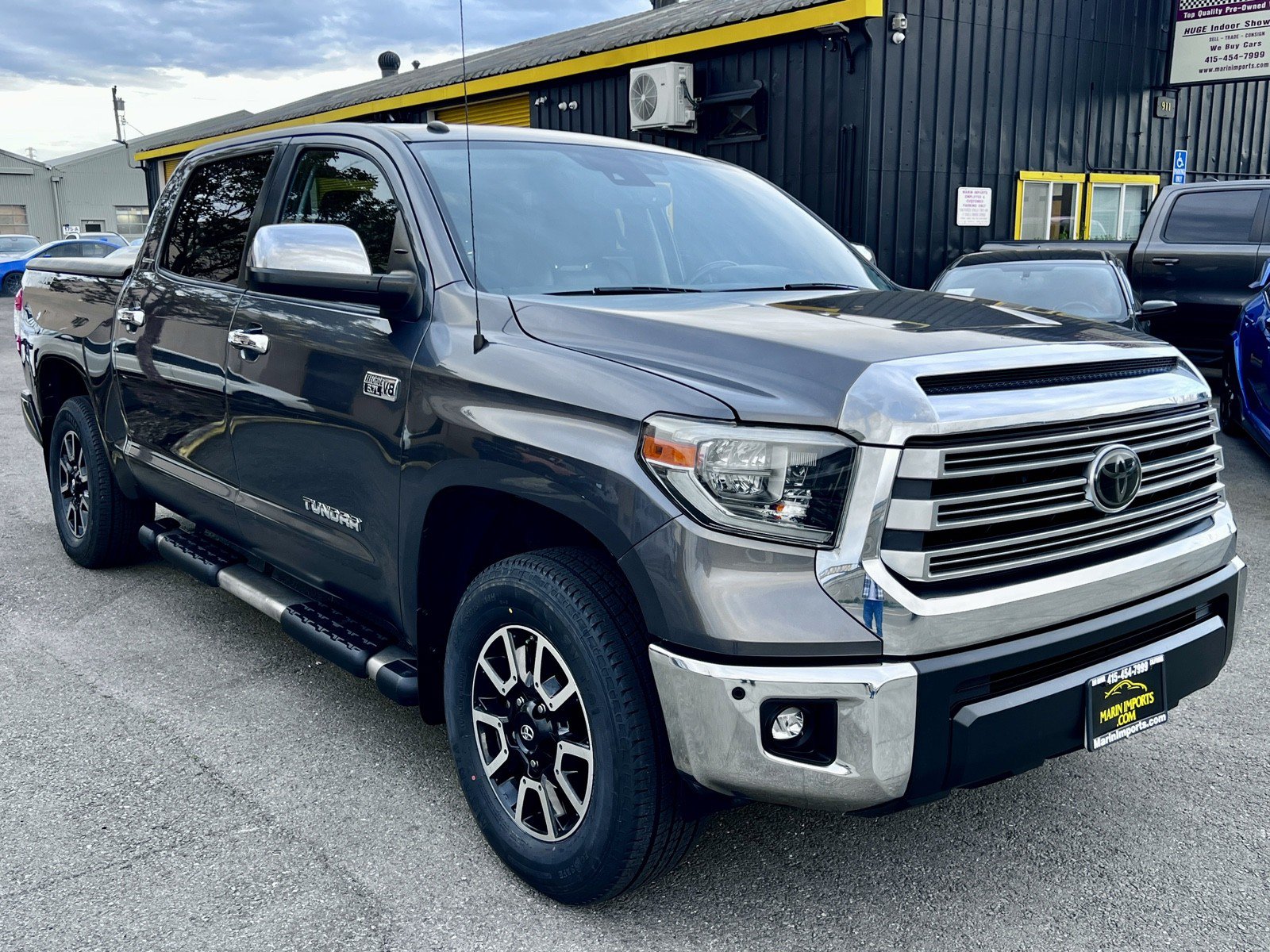Used 2018 Toyota Tundra Limited w/ Limited Premium Package AWD/4WD image 4
