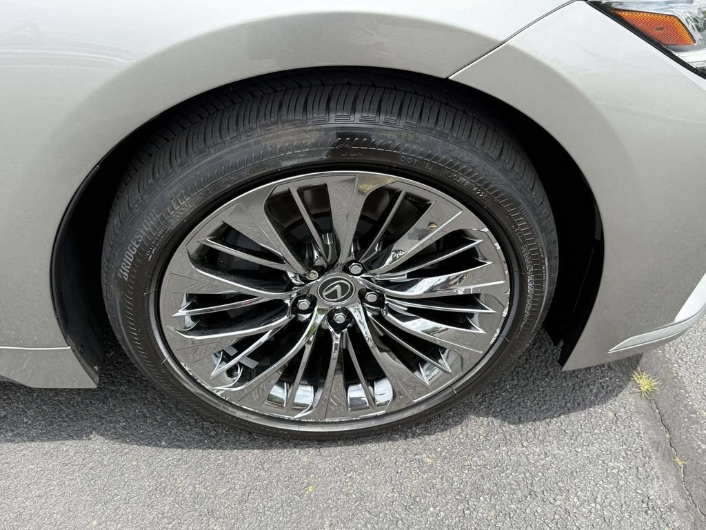 Used 2023 Lexus LS 500 AWD w/ Interior Upgrade Package image 7