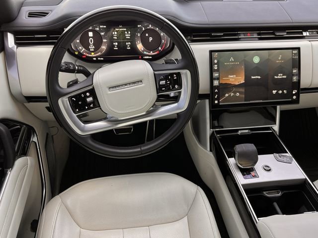 Used 2025 Land Rover Range Rover Long Wheelbase Autobiography image 10