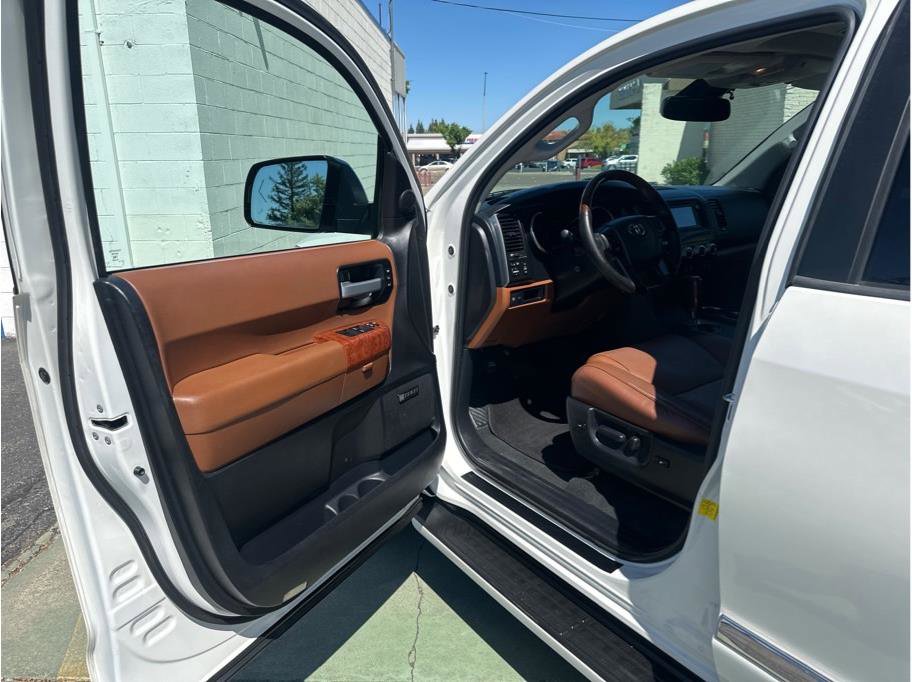 Used 2019 Toyota Sequoia Platinum AWD/4WD image 12