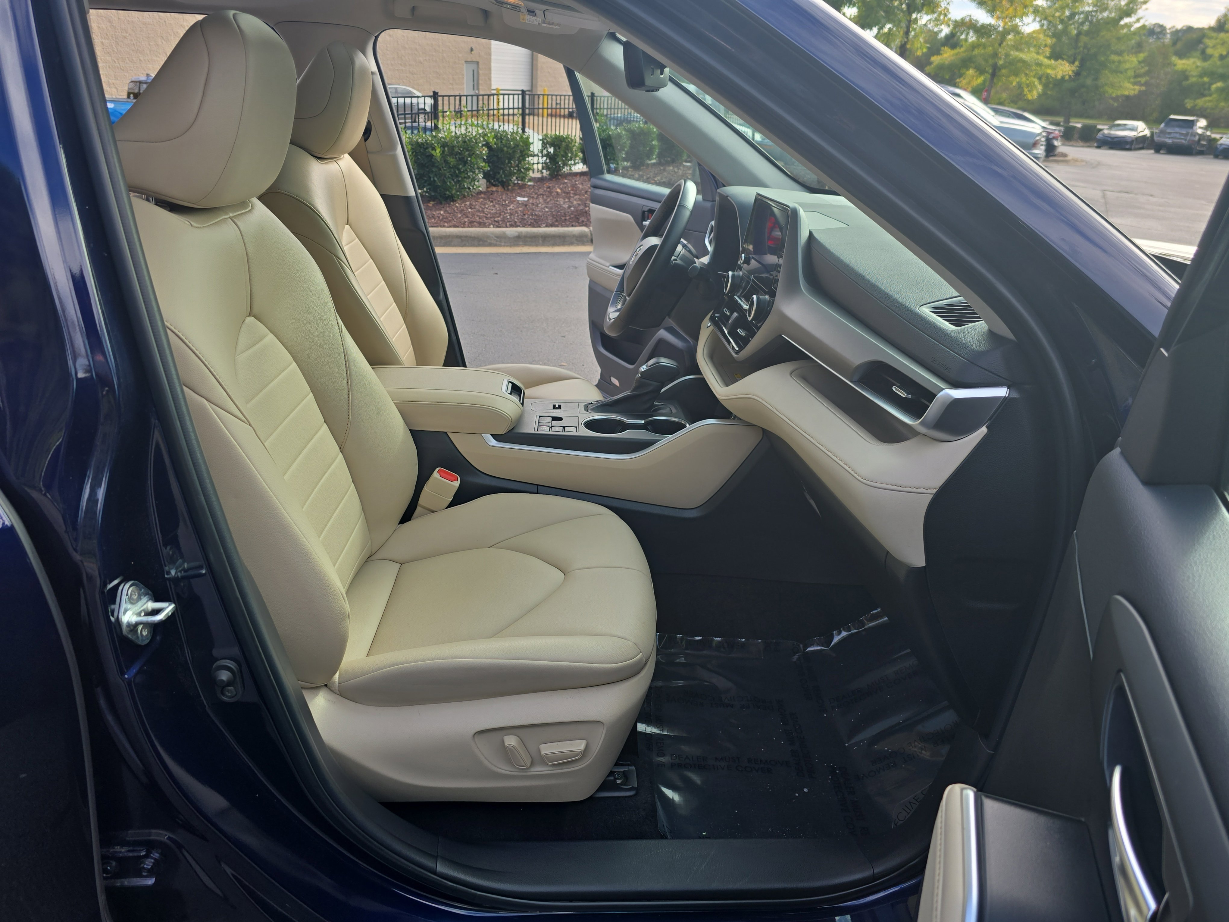 Used 2023 Toyota Highlander XLE image 10