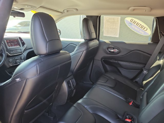 Used 2019 Jeep Cherokee Latitude Plus AWD/4WD image 23