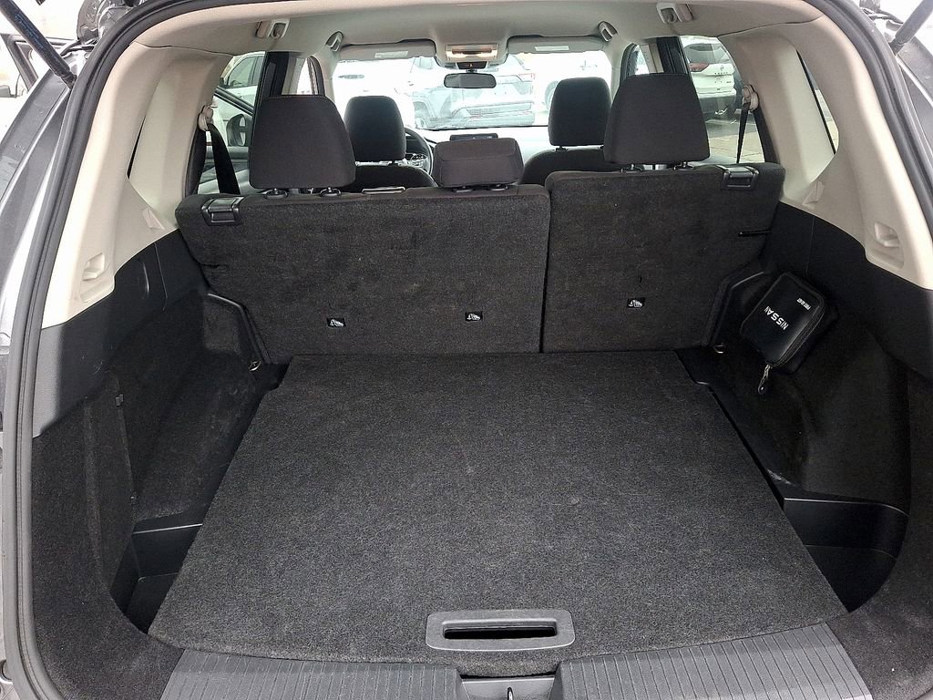 Used 2024 Nissan Rogue S image 28