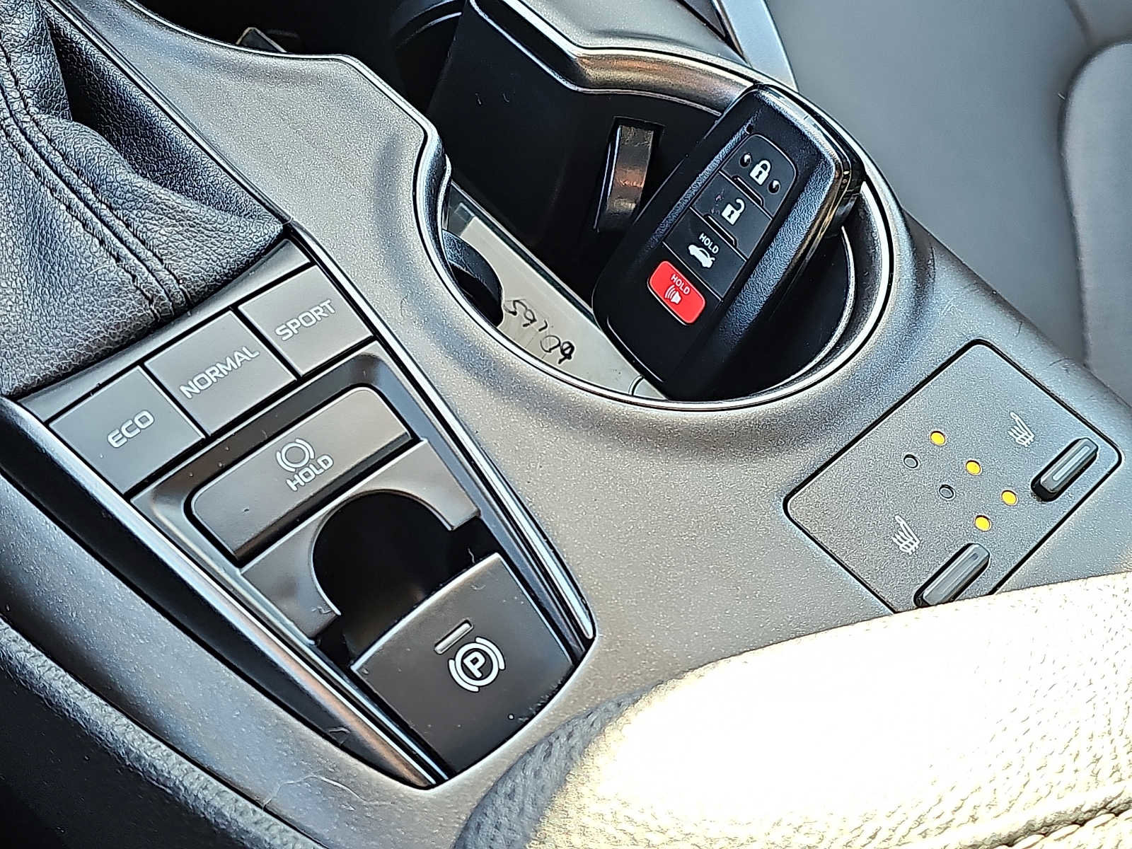 Used 2022 Toyota Camry XSE image 23