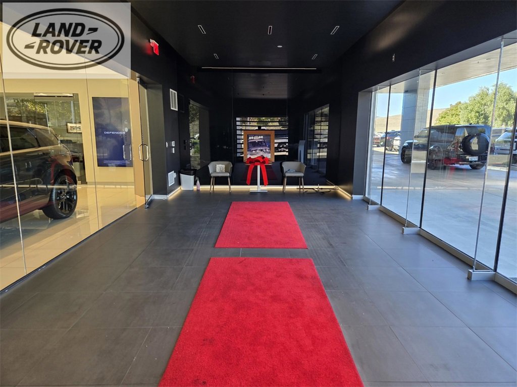 Used 2024 Land Rover Range Rover Sport image 43