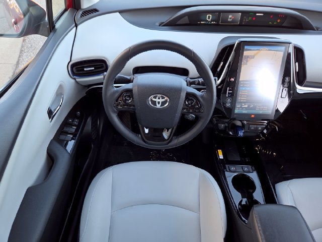 Used 2021 Toyota Prius Limited w/ Premium Convenience Package FWD image 4
