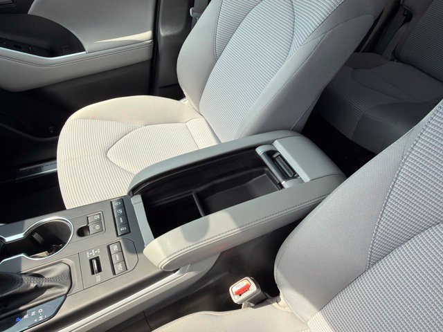 Used 2021 Toyota Highlander LE AWD/4WD image 22