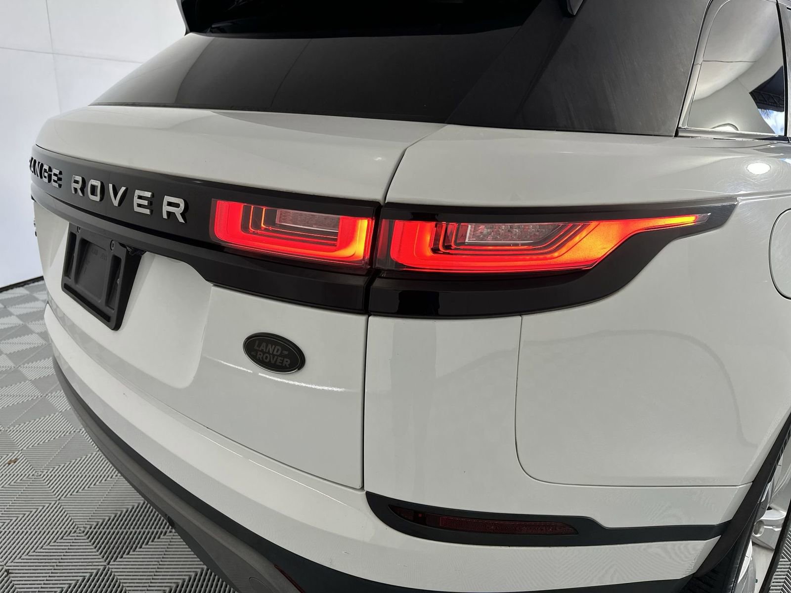 Used 2019 Land Rover Range Rover Velar S image 26