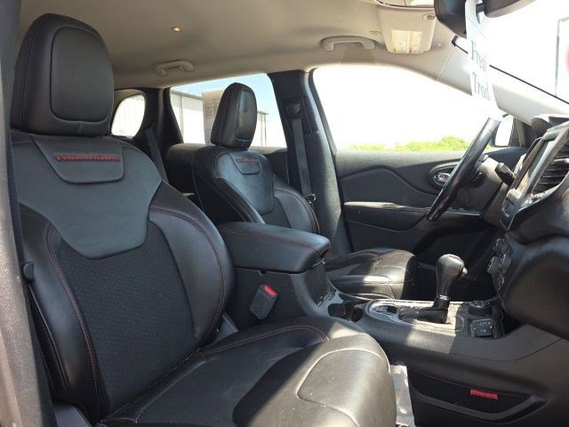 Used 2021 Jeep Cherokee Trailhawk AWD/4WD image 14