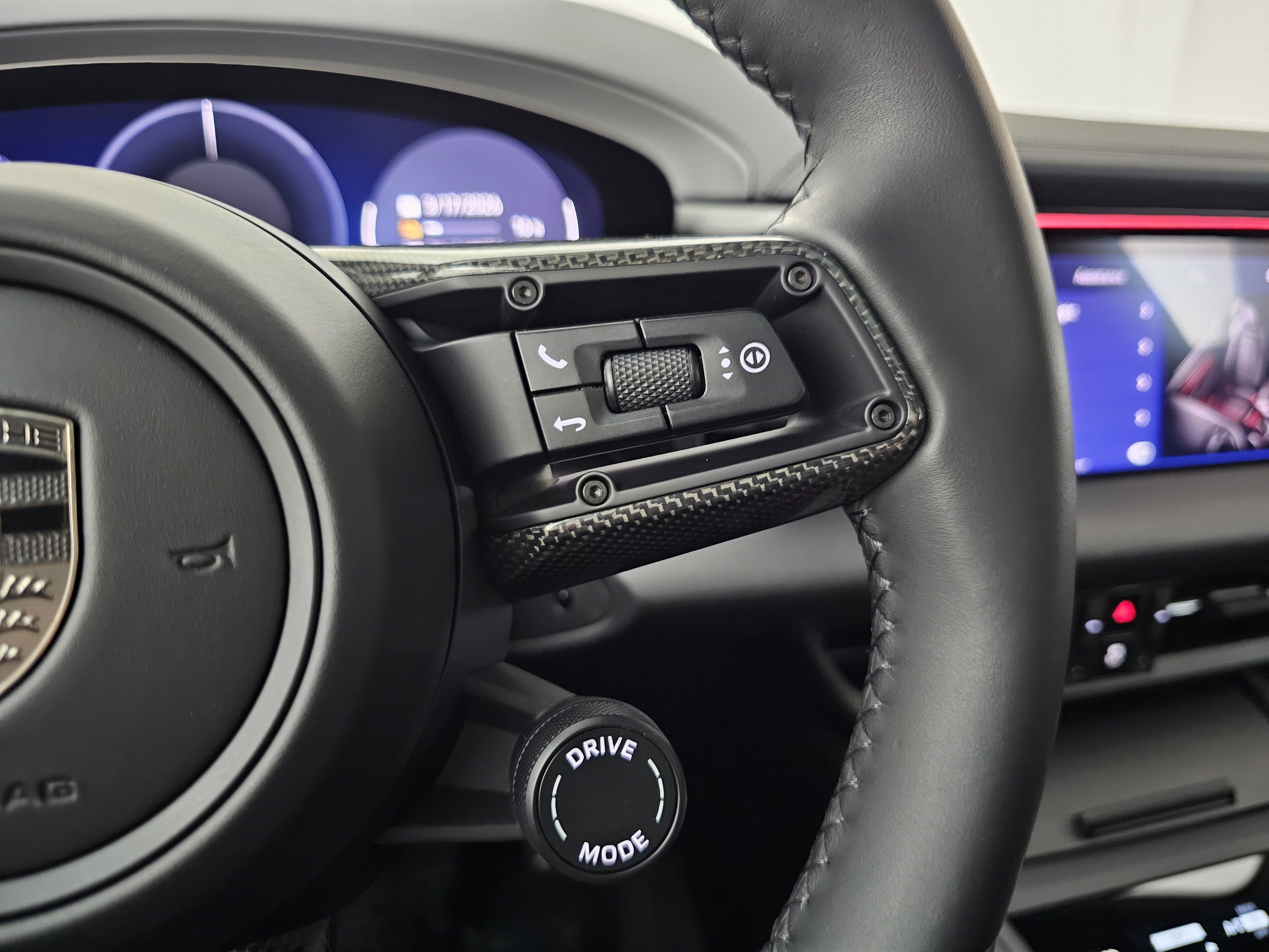 Used 2025 Porsche Macan Turbo Electric image 40