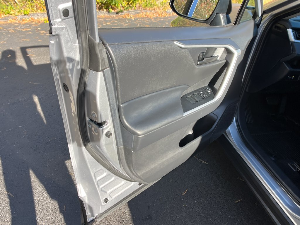Used 2024 Toyota RAV4 LE AWD/4WD image 11