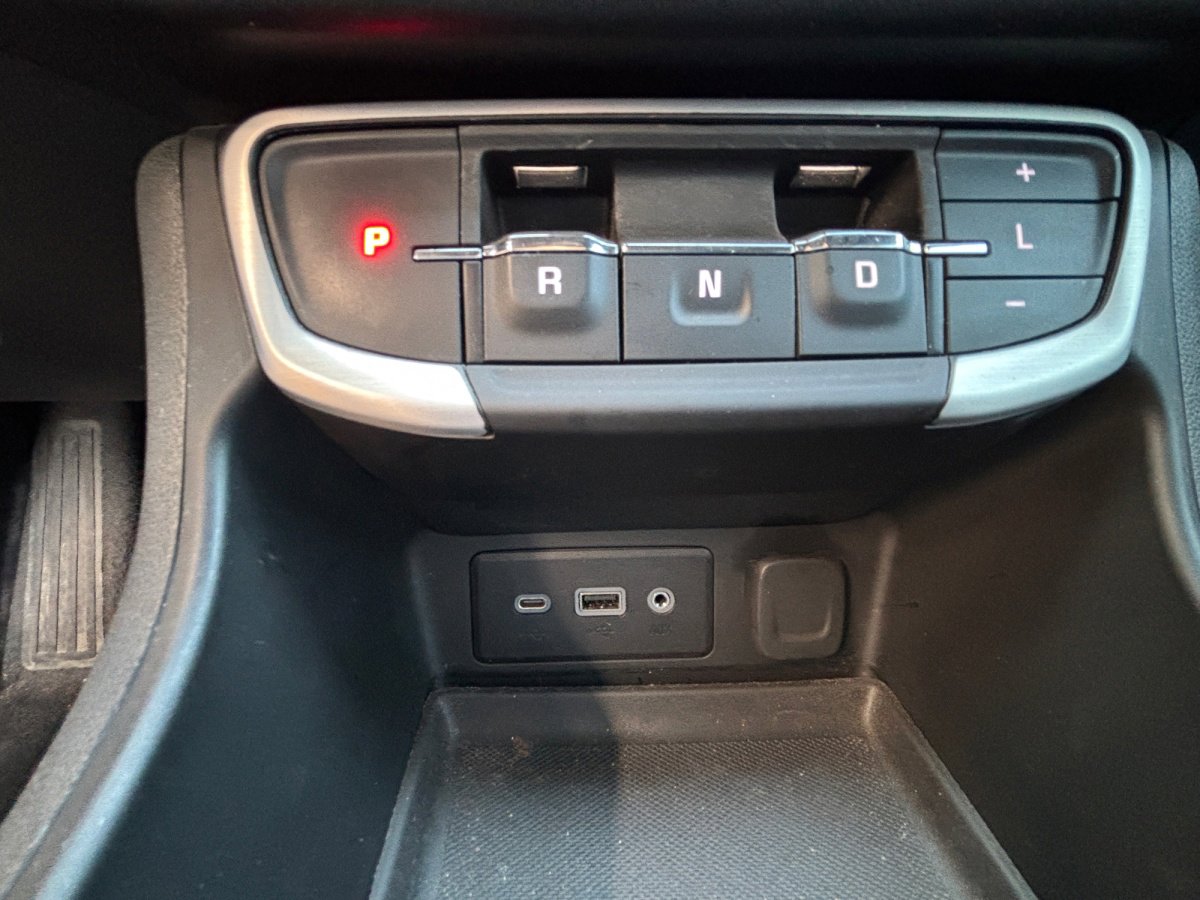 Used 2022 GMC Terrain SLE image 5