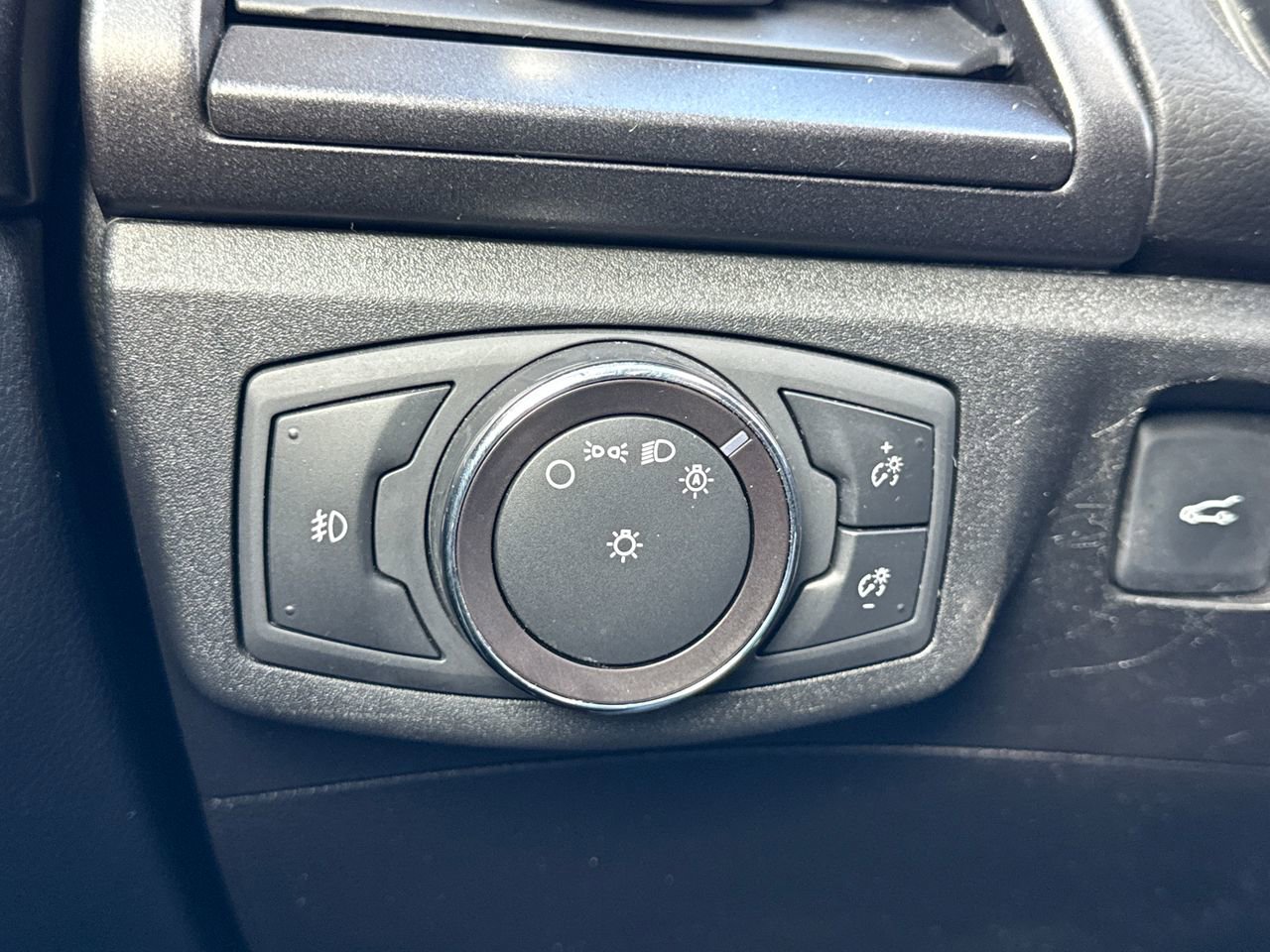 Used 2019 Ford Fusion Energi Titanium image 32