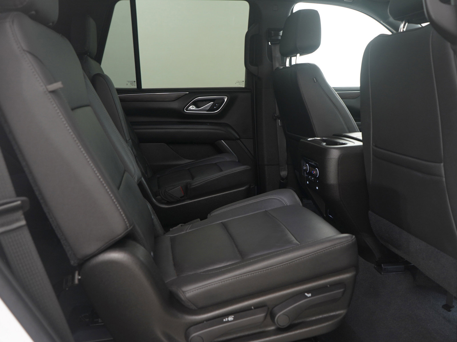 Used 2021 Chevrolet Tahoe LT w/ LT Signature Package image 18