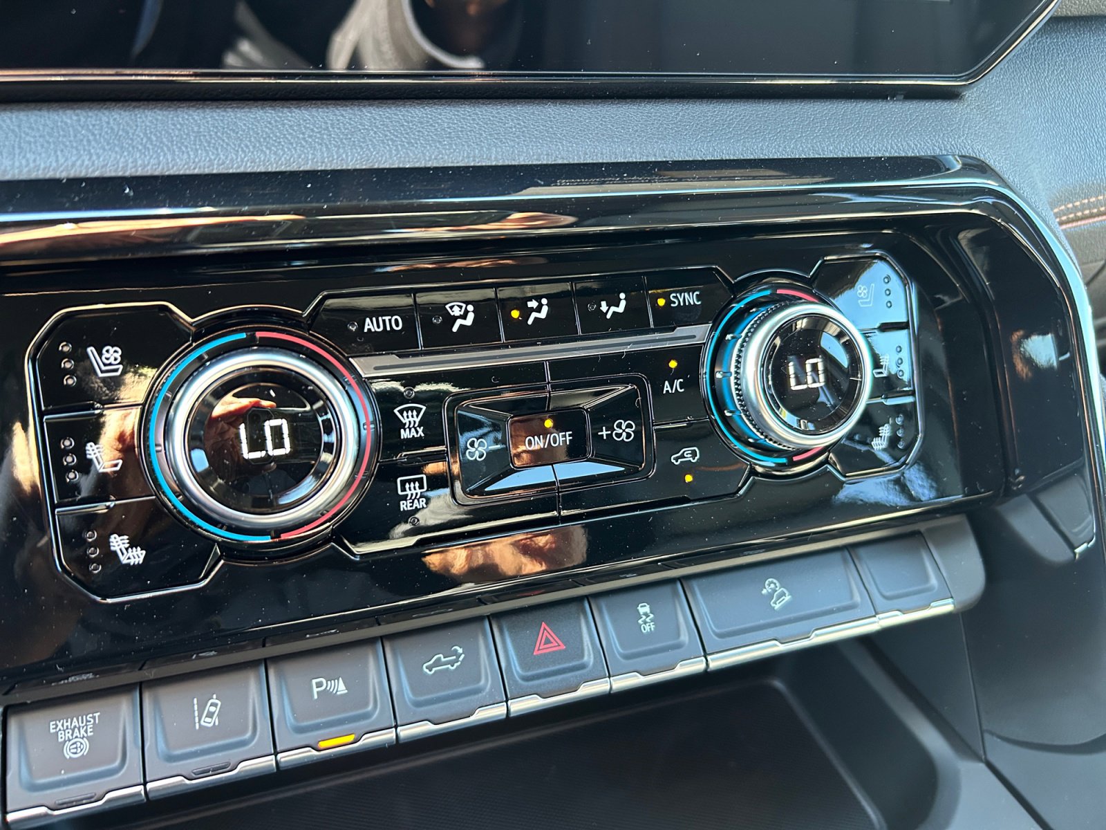 New 2026 GMC Sierra 2500 AT4 w/ AT4 Premium Plus Package image 18