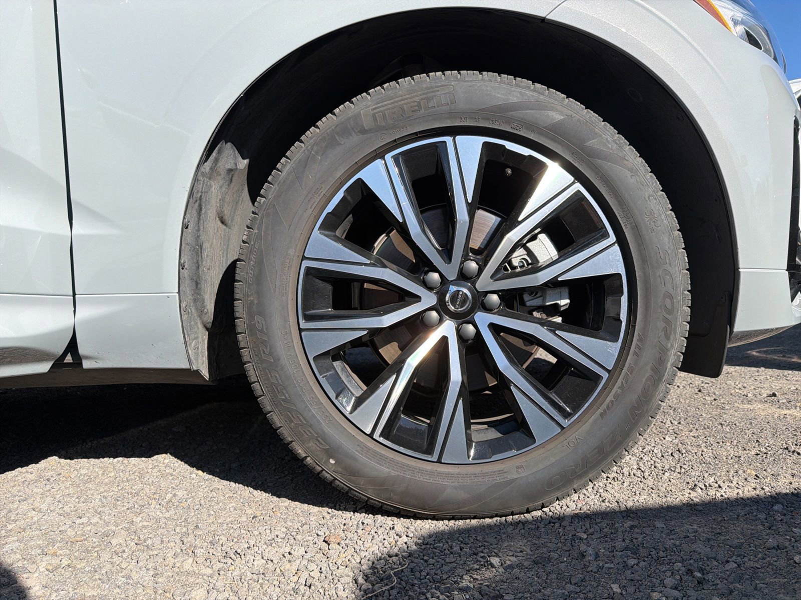 Used 2025 Volvo XC60 B5 Core AWD/4WD image 9