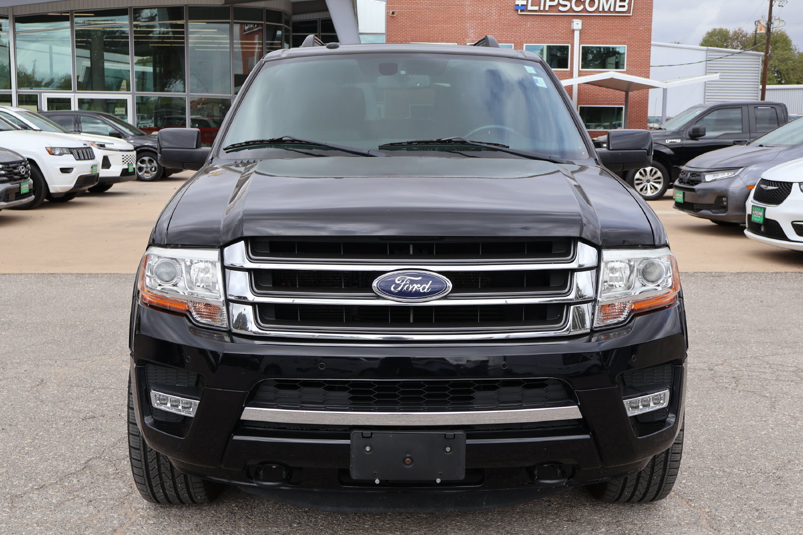 Used 2017 Ford Expedition Limited AWD/4WD image 3