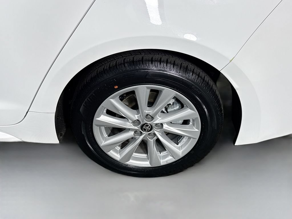 Used 2026 Toyota Corolla LE w/ LE Premium Package FWD image 34