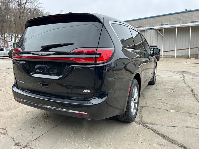 New 2026 Chrysler Pacifica Select AWD/4WD image 5