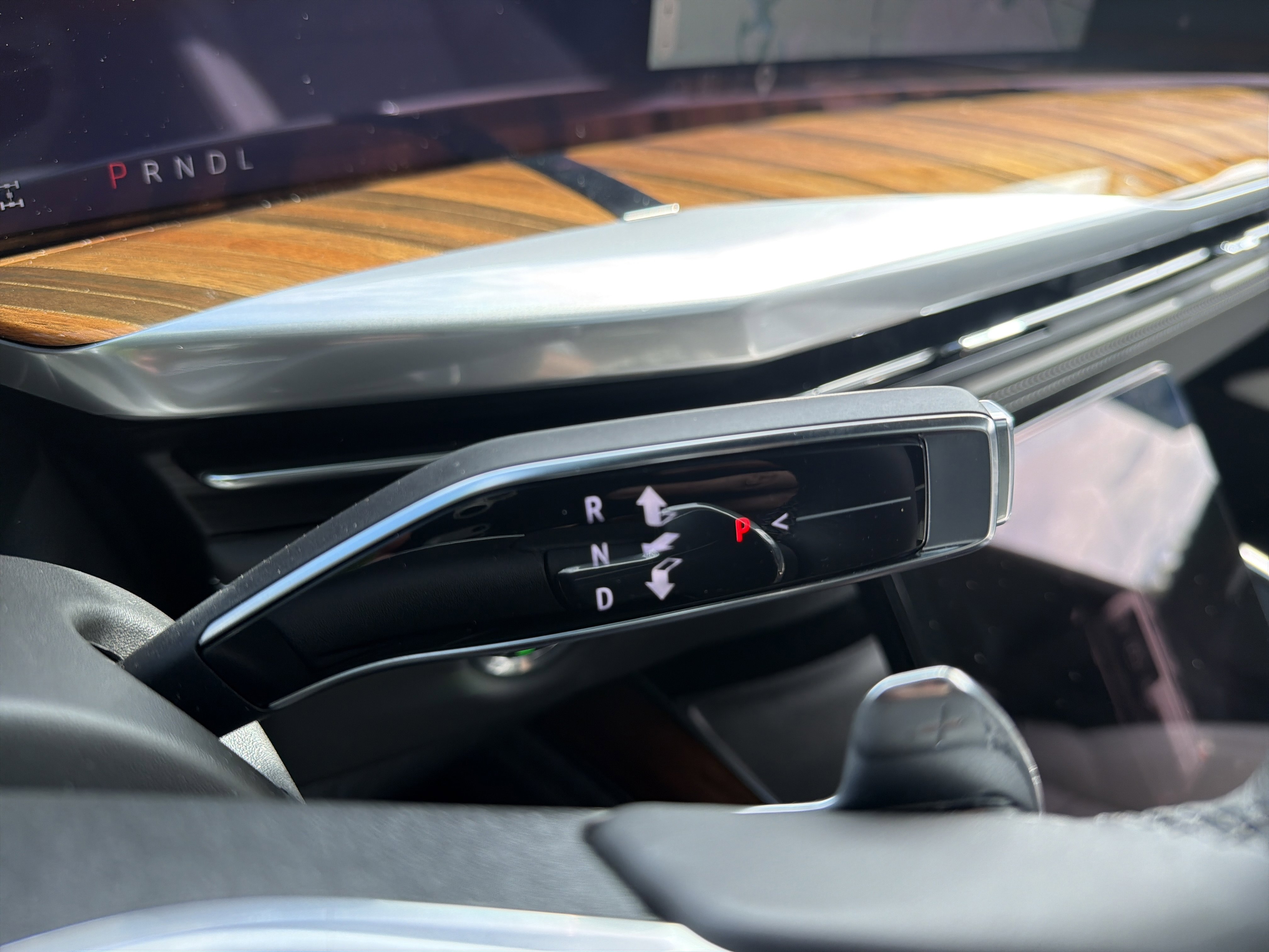 Used 2025 Cadillac Escalade Premium Luxury Platinum image 26