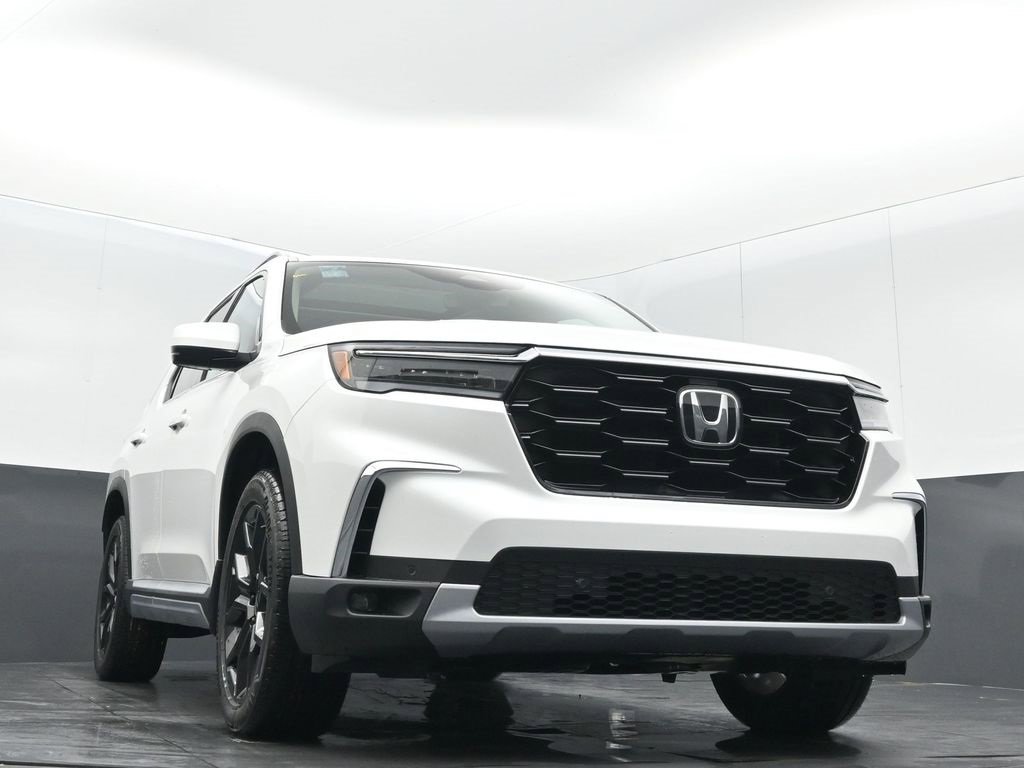 New 2025 Honda Pilot Touring image 5