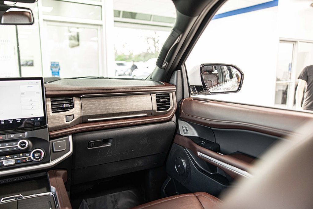 Used 2024 Ford Expedition Limited AWD/4WD image 42