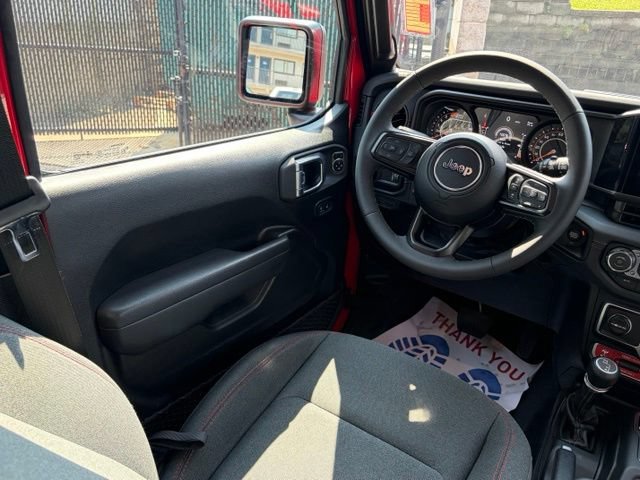 Used 2026 Jeep Wrangler Unlimited Rubicon AWD/4WD image 32