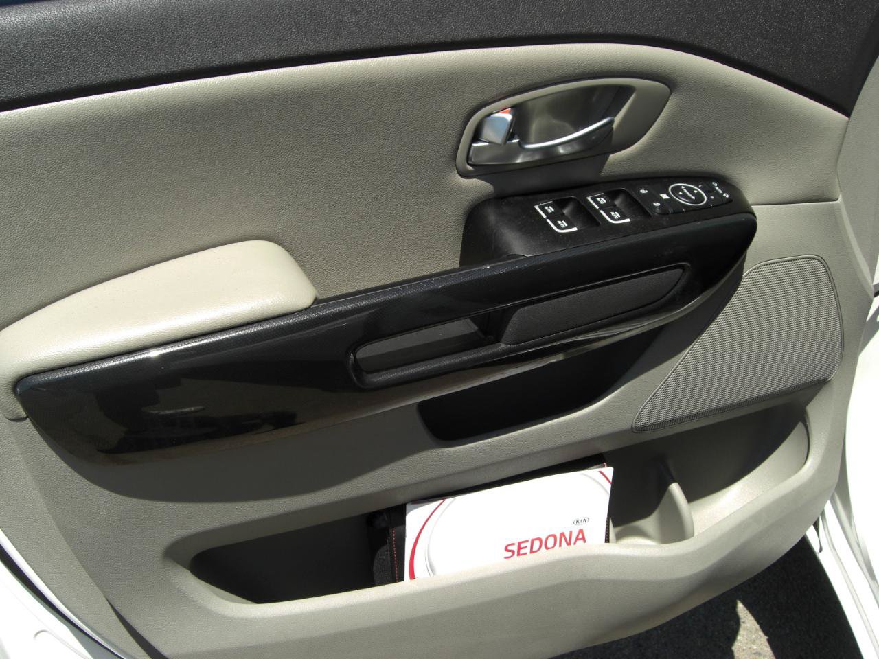 Used 2015 Kia Sedona EX FWD image 21
