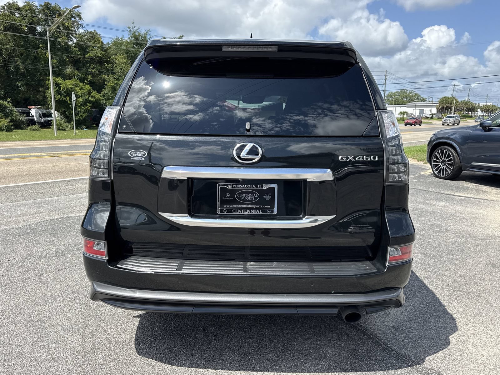 Used 2023 Lexus GX 460 Luxury w/ Sport Design Package AWD/4WD image 4