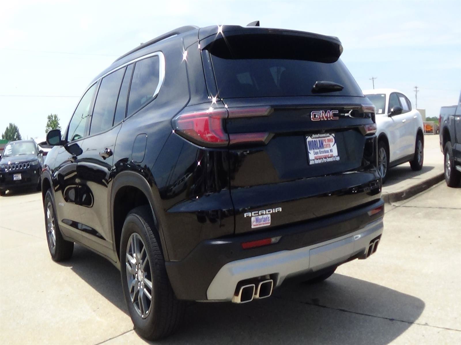 Used 2025 GMC Acadia Elevation FWD image 8