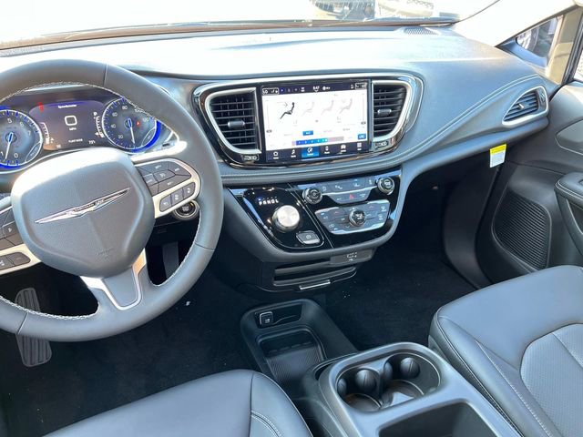 New 2026 Chrysler Pacifica Select image 13