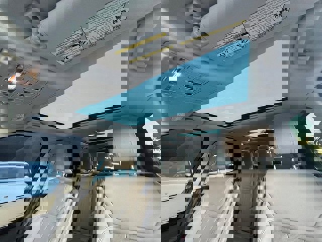 Used 2017 Land Rover Discovery SE image 45