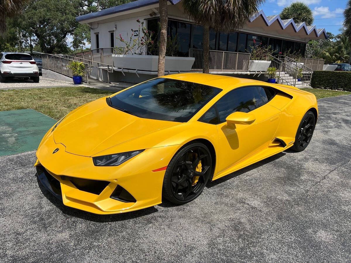 Used 2020 Lamborghini Huracan EVO AWD/4WD image 2