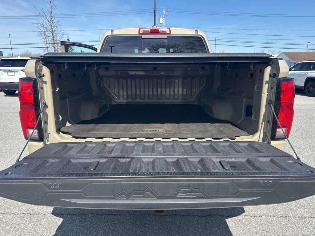 Used 2024 Chevrolet Colorado Z71 w/ Z71 Convenience Package 2 AWD/4WD image 17