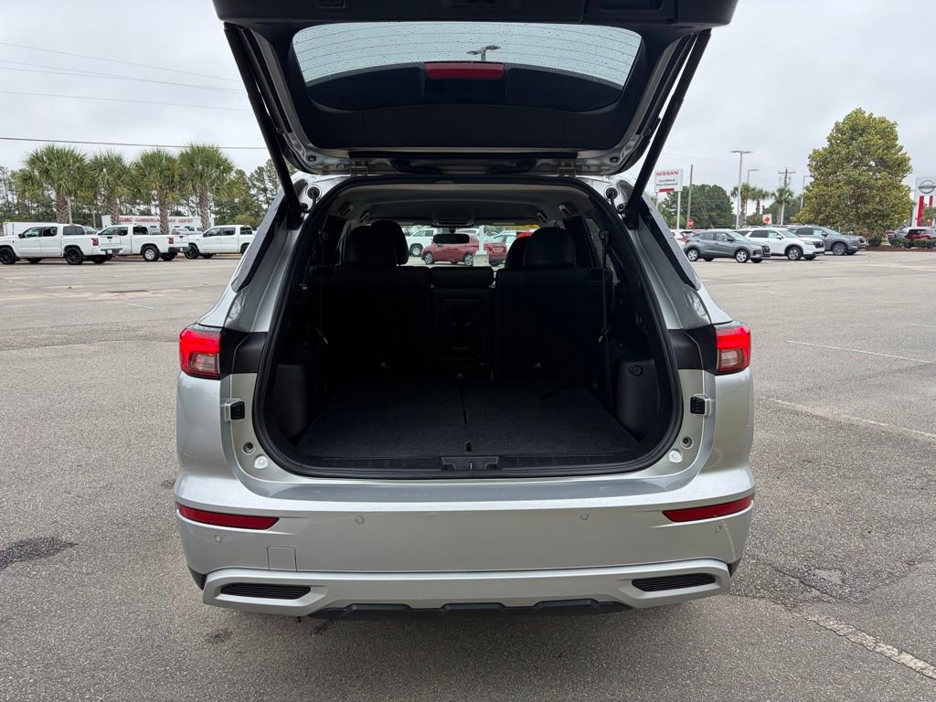 Used 2024 Mitsubishi Outlander SE image 5