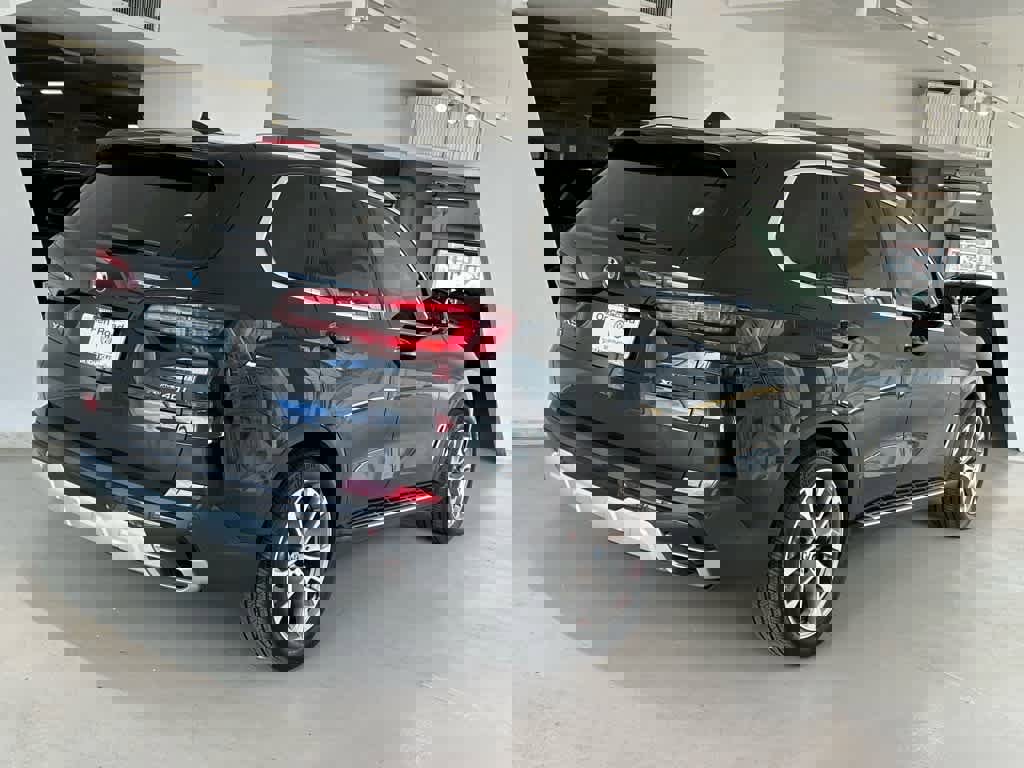 Used 2022 BMW X5 xDrive40i w/ Premium Package image 4