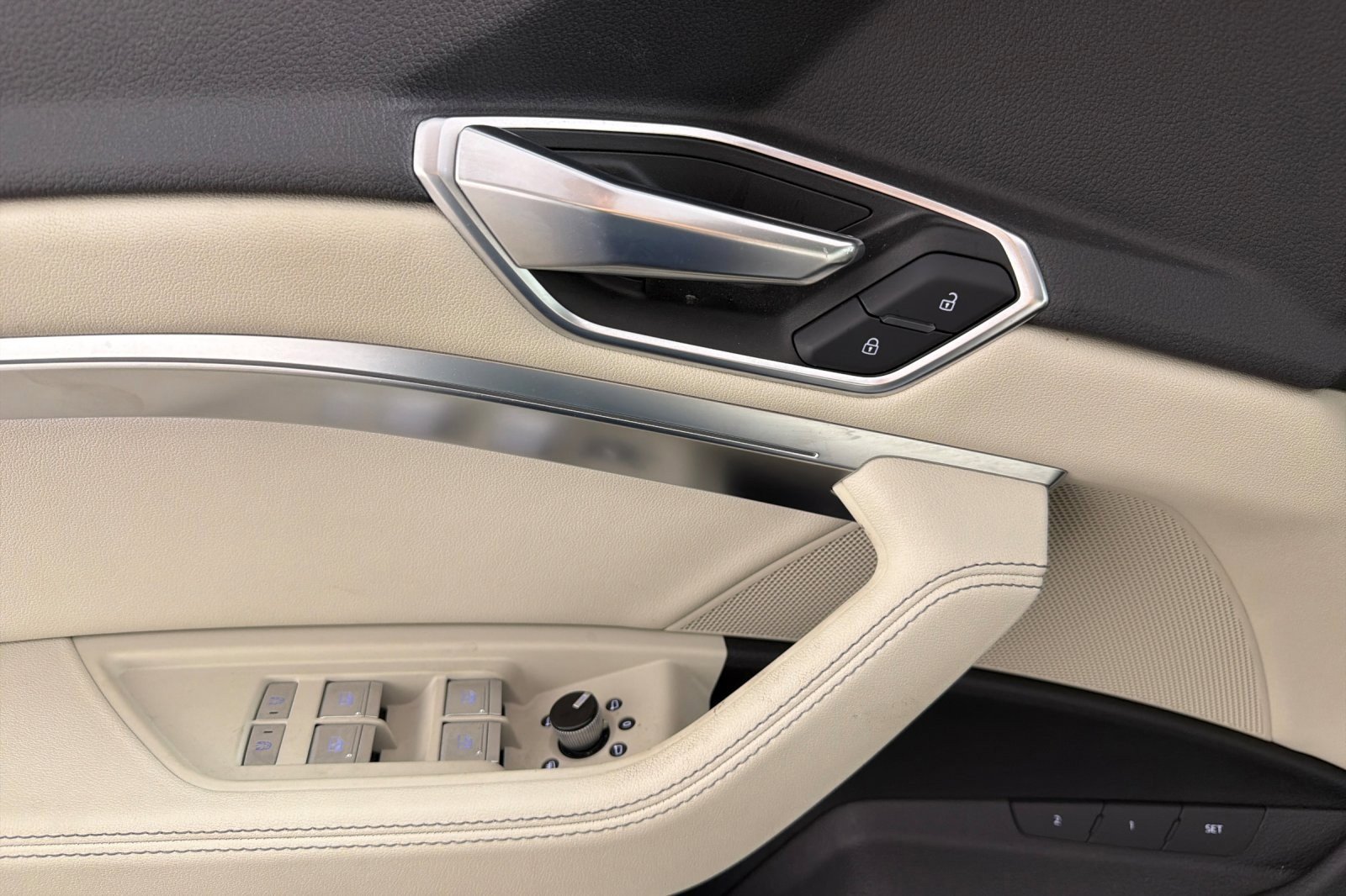 Certified 2023 Audi e-tron Premium Plus AWD/4WD image 10