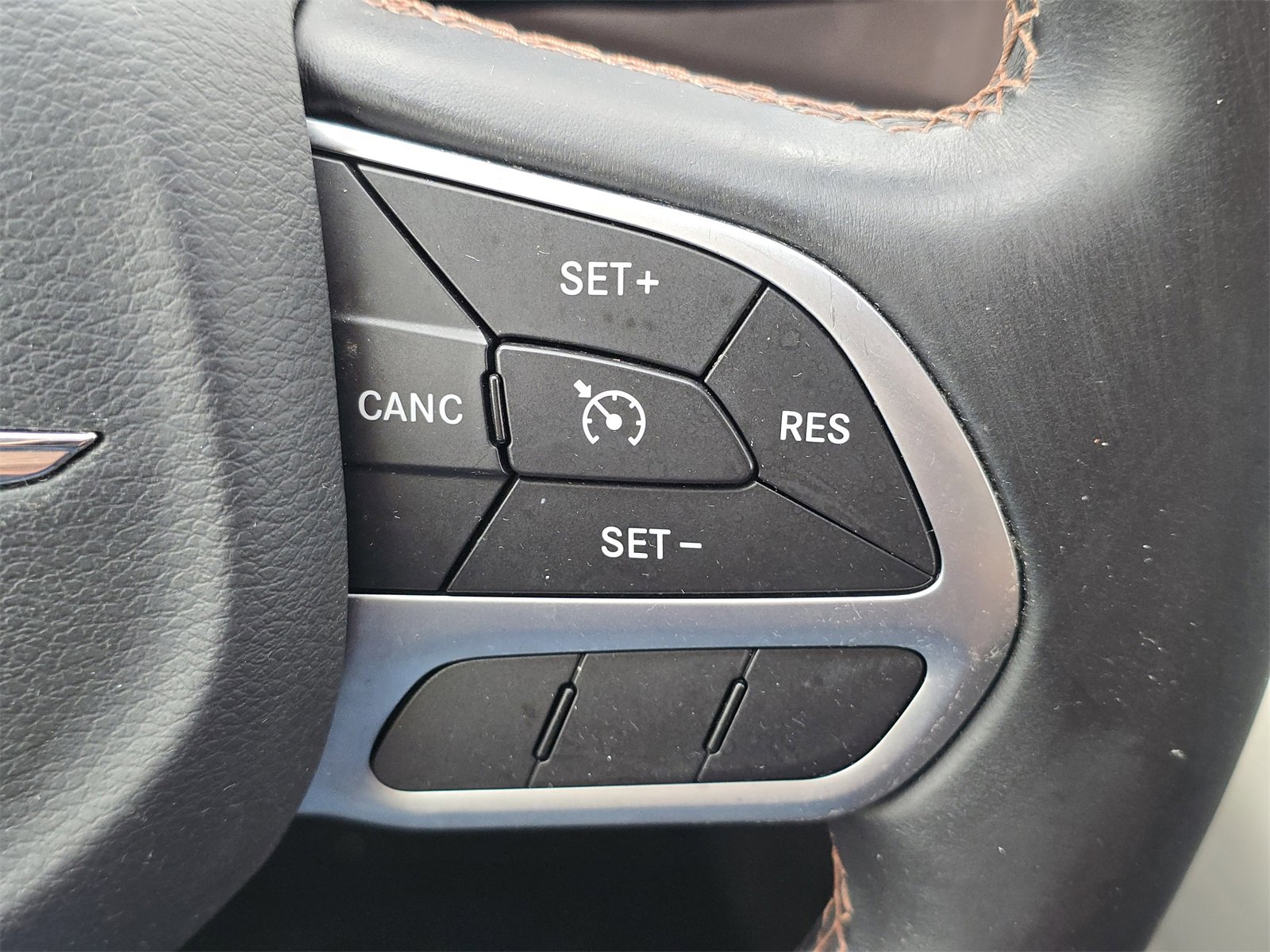 Used 2017 Chrysler Pacifica Touring-L image 23