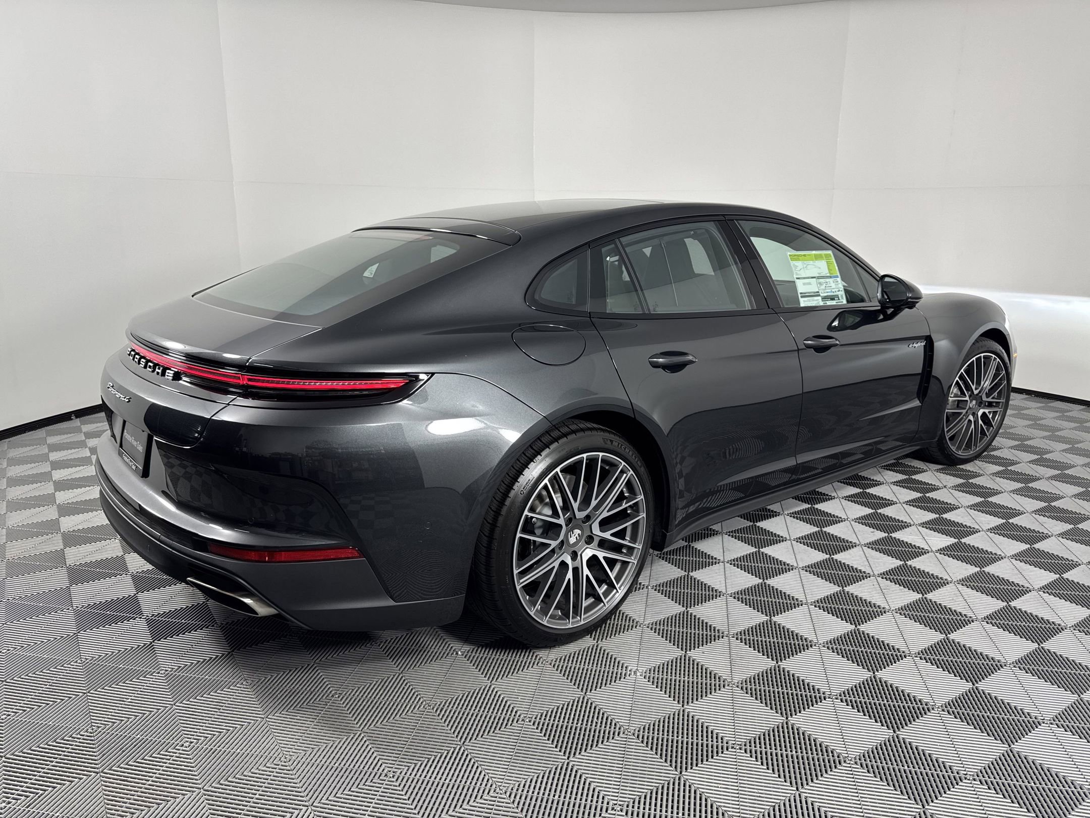 Used 2025 Porsche Panamera 4 image 9