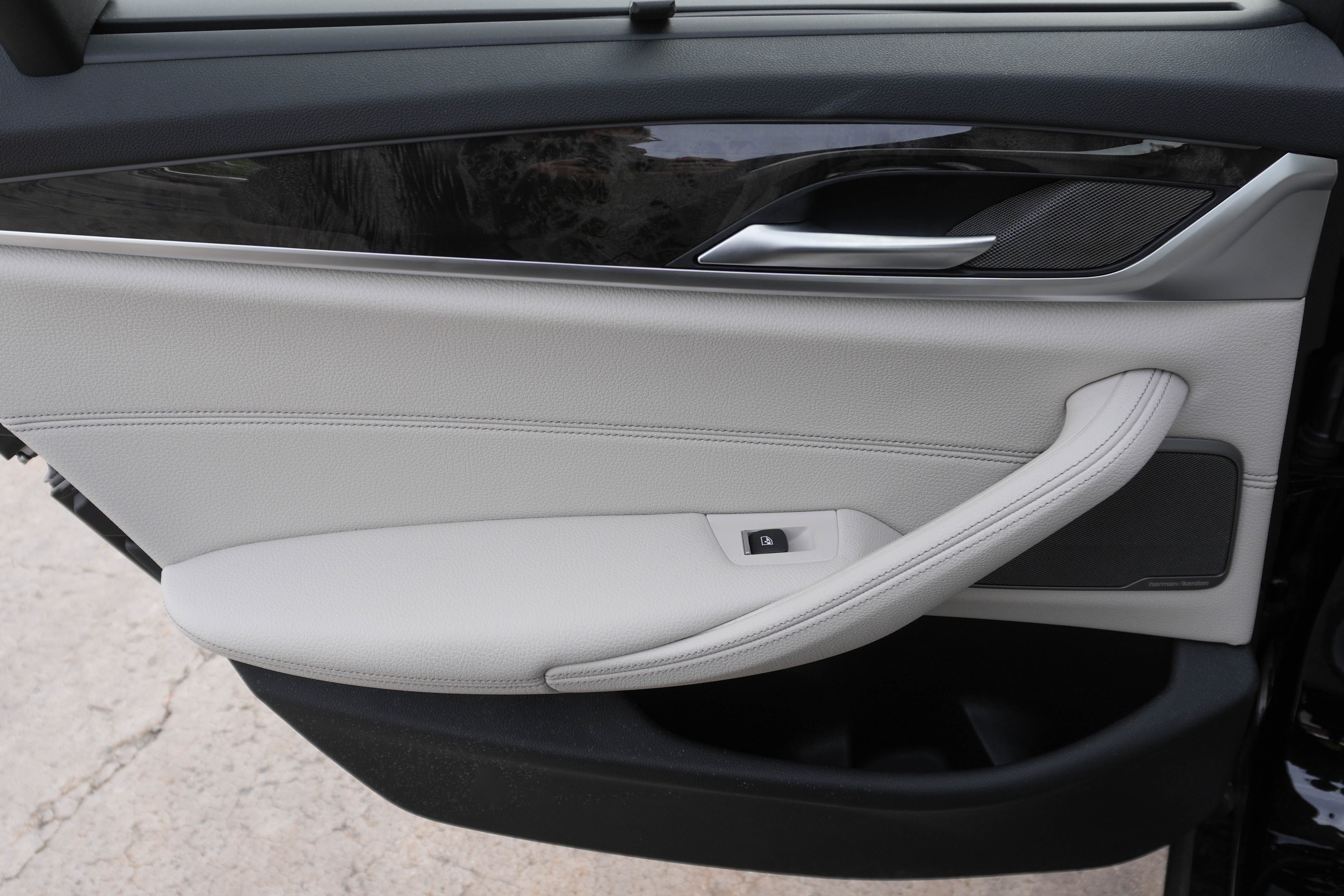 Used 2023 BMW 540i w/ Executive Package image 30