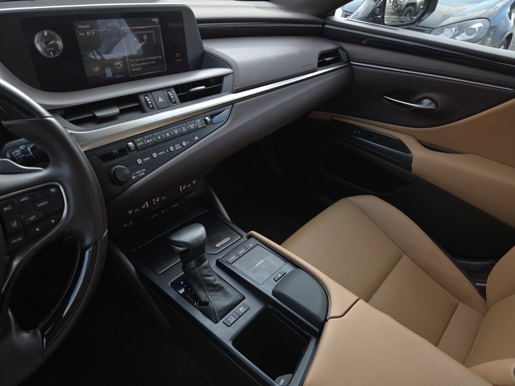 Used 2020 Lexus ES 300h w/ Premium Package image 37
