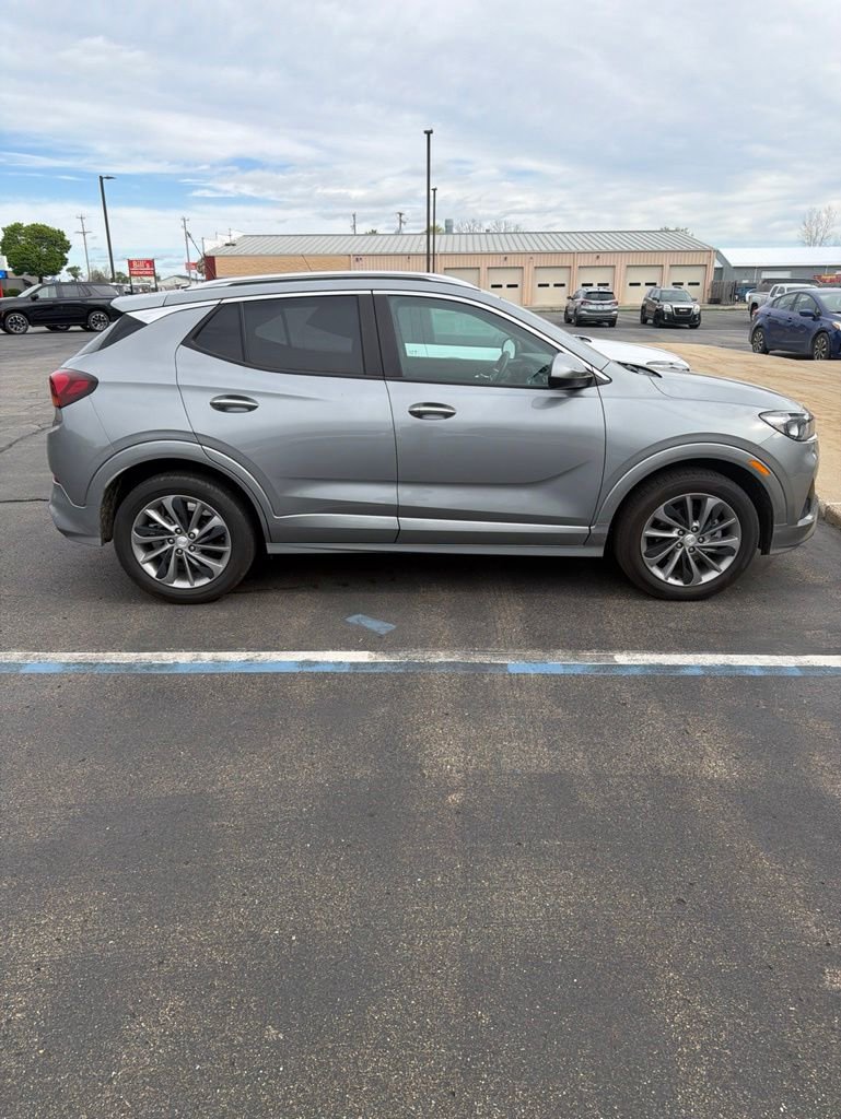 Used 2023 Buick Encore GX Select w/ Sport Touring Package FWD image 2