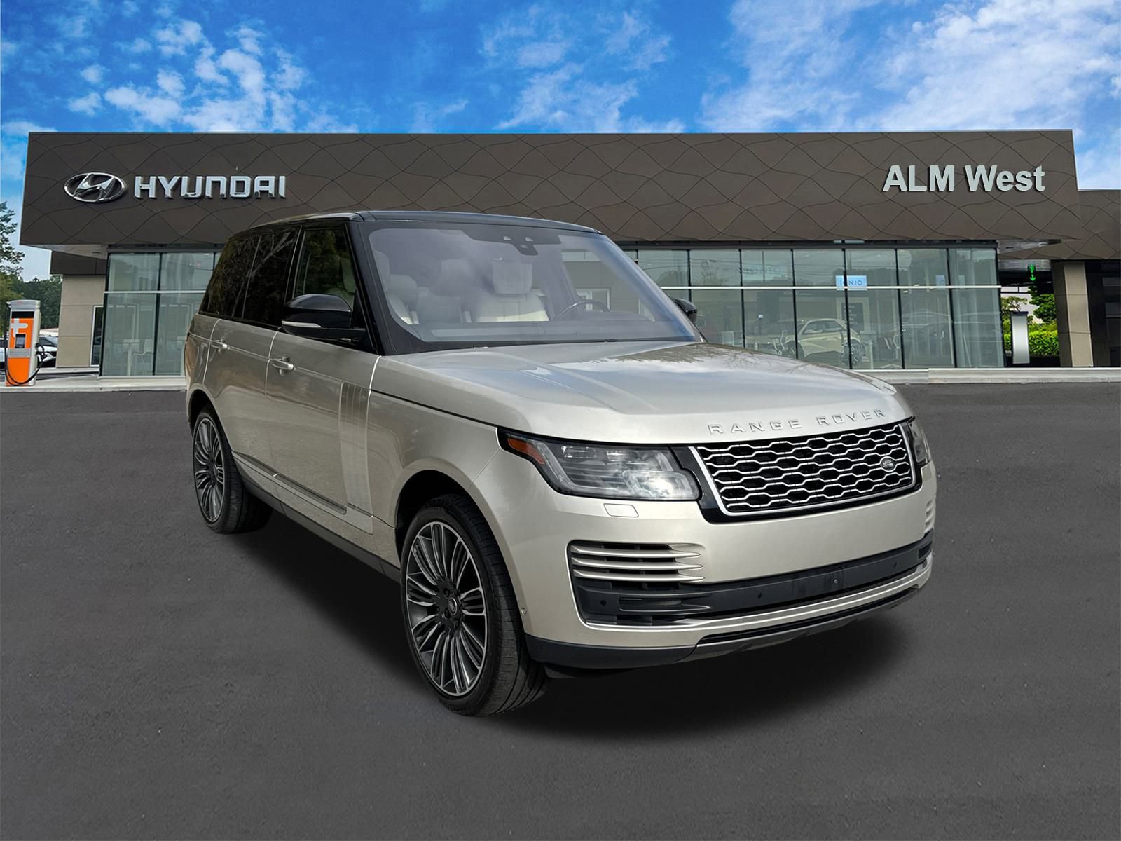 Used 2020 Land Rover Range Rover HSE image 3
