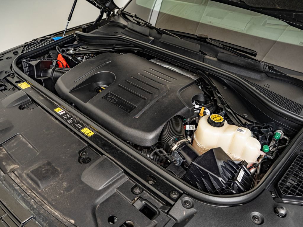 Certified 2025 Land Rover Range Rover Long Wheelbase SE AWD/4WD image 40