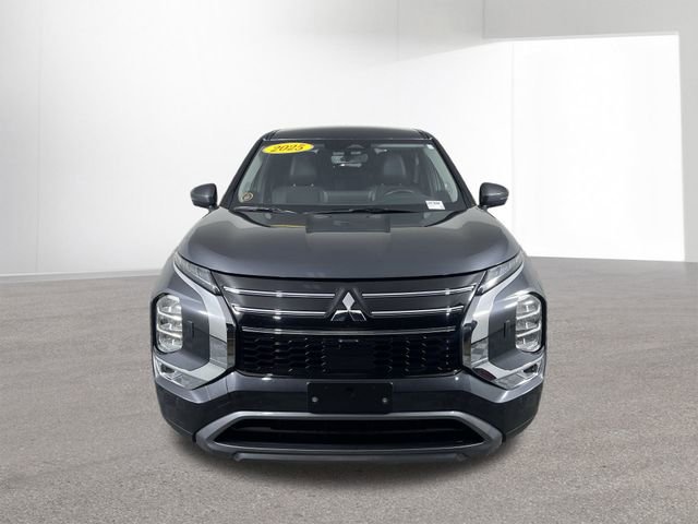 Used 2025 Mitsubishi Outlander SE image 16
