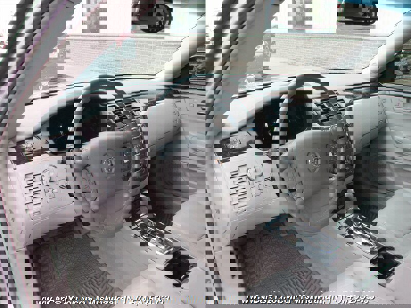 Used 2010 Cadillac DTS Luxury FWD image 13