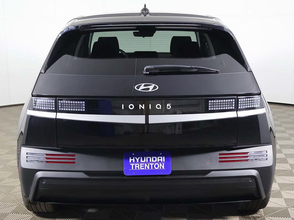 Used 2025 Hyundai Ioniq 5 SE RWD image 12