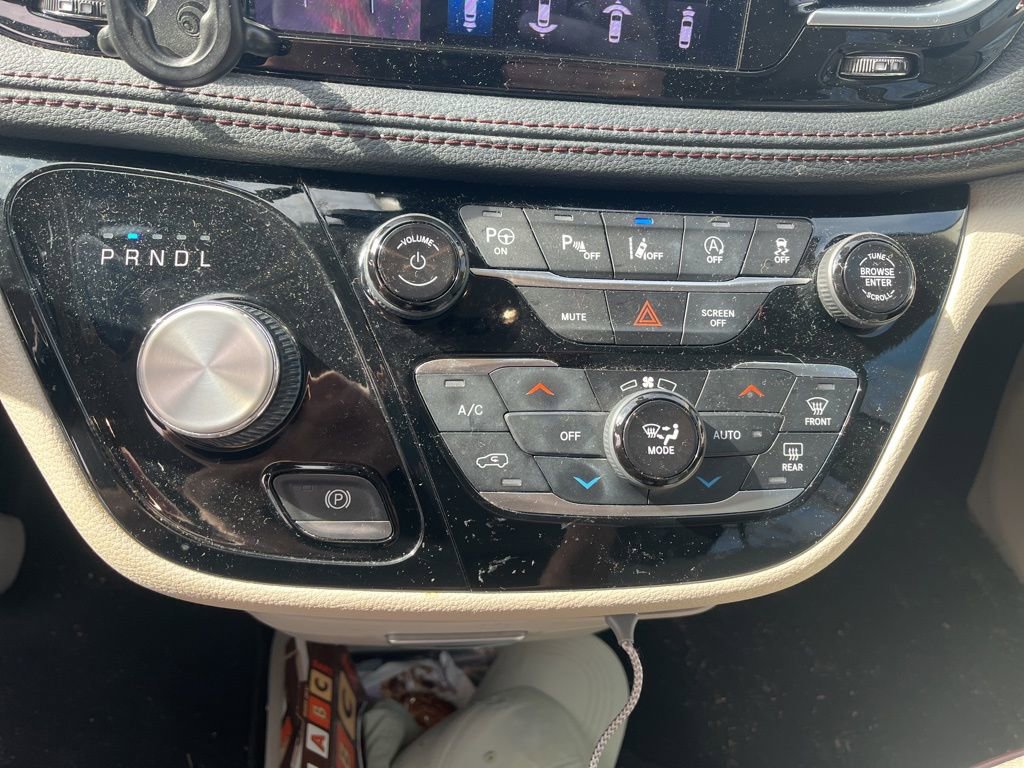 Used 2019 Chrysler Pacifica Limited w/ Tire & Wheel Group image 35